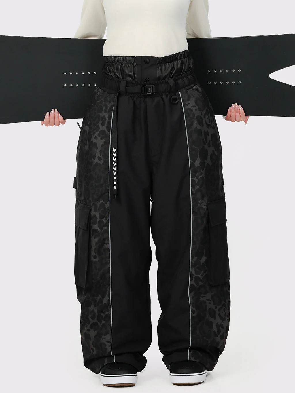 Women's Wild Motion Reflective Colorblock Extra Baggy Snow Pants - Image 13